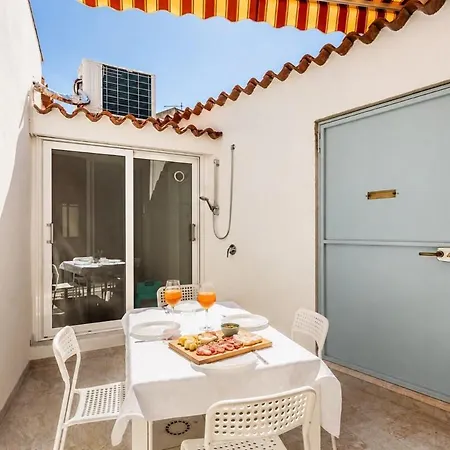 Vitabella - Modern House With Courtyard And Free Wi-fi *